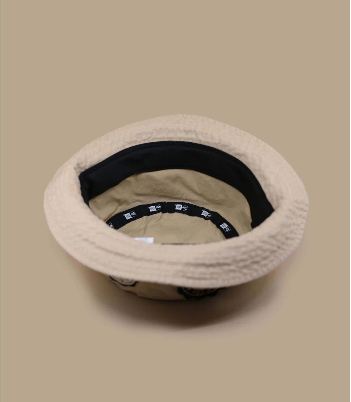 NEW ERA All Over Patch Bucket Milk 8 NEW ERA All Over Patch Bucket Milk - Afbeelding 6