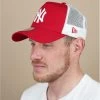 NEW ERA Clean Trucker NY Scharlaken -NEW ERA Winkel clean trucker ny scharlakenTruker20ny20rood20Clean20trucker20NY20scharlaken