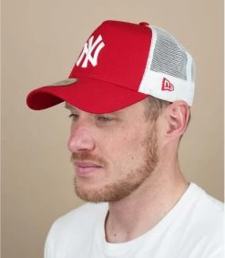 NEW ERA Clean Trucker NY Scharlaken