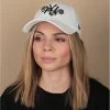 NEW ERA Wmn Floral Metallic Cap 940 NY White -NEW ERA Winkel wmn floral metallic cap 940 ny white