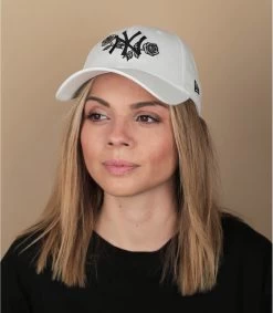 NEW ERA Wmn Floral Metallic Cap 940 NY White