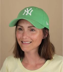 NEW ERA Wmn League Ess Cap 9Forty NY Green