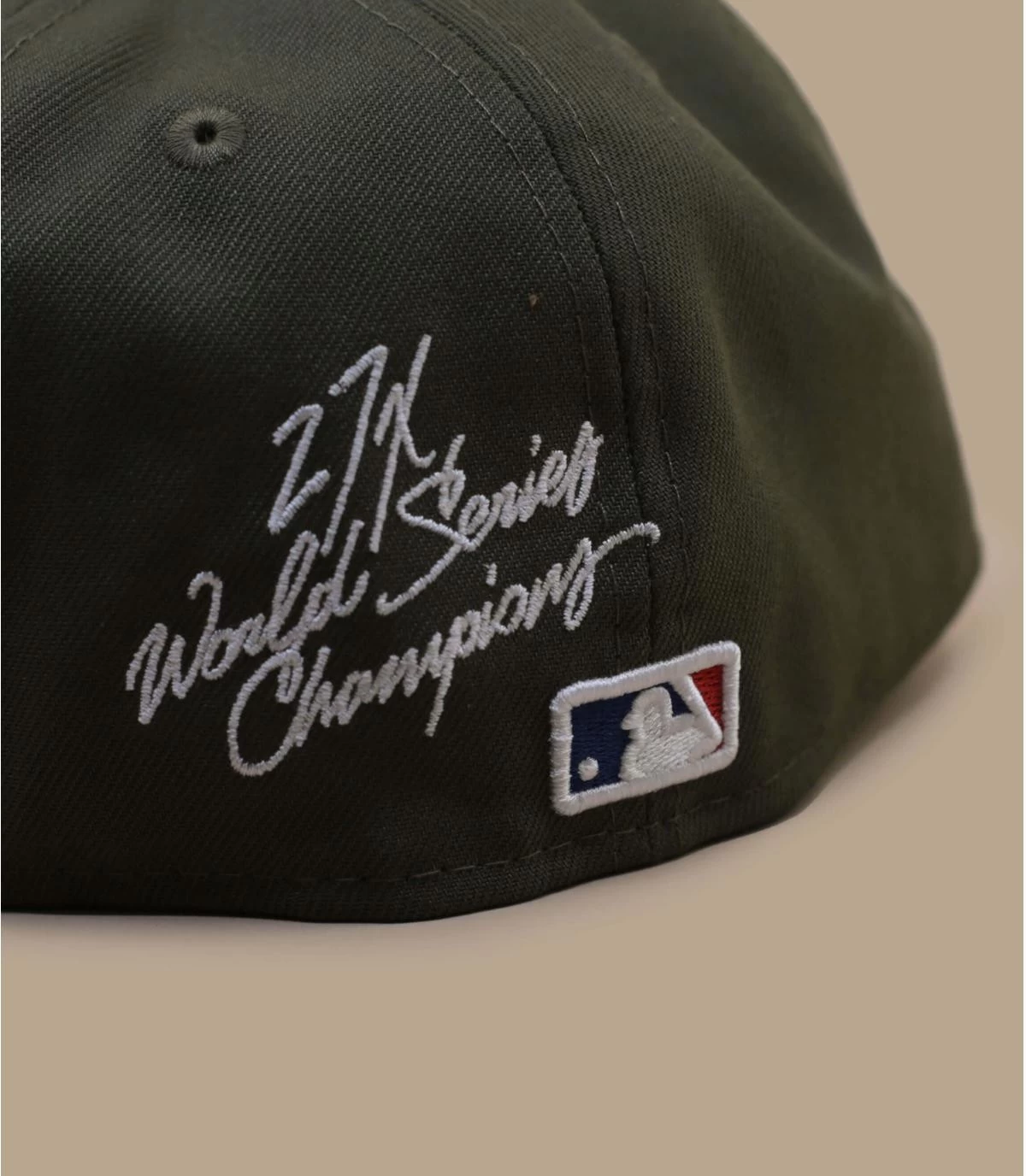NEW ERA World Series Patch MLB Cap 59Fifty NY Olive 6 NEW ERA World Series Patch MLB Cap 59Fifty NY Olive - Afbeelding 4