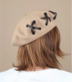 Lio Sable Cacao -NEW ERA Winkel lio sable cocoaHeritage20par20Laulhere20beige20baret20met20leren20schakel